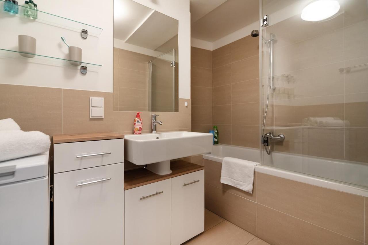 Quiet And Cozy Apartment Next To Mariahilfer Strasse And Naschmarkt With Ac, Minimum 30 Nights Viena Exterior foto